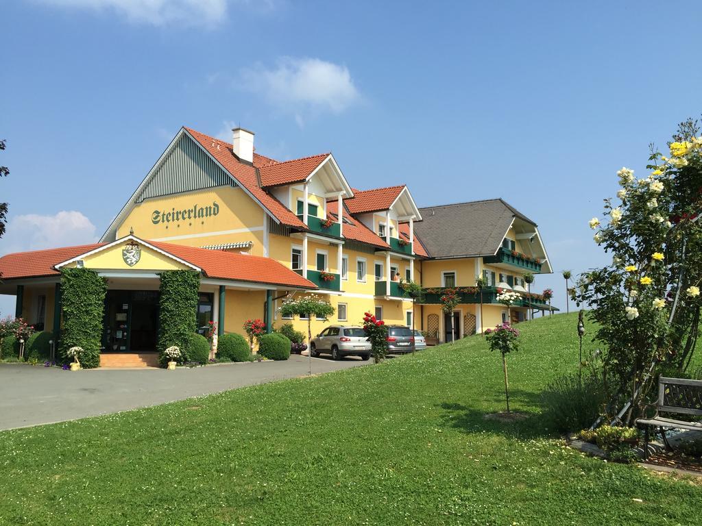 Panoramahotel Steirerland Kitzeck im Sausal Exterior foto